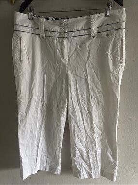 Larry Levine White Cropped Jeans with Contrast Waist Stitching